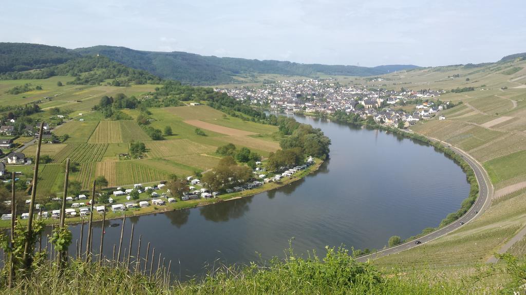 Der Weinladen Apartment Krov Luaran gambar