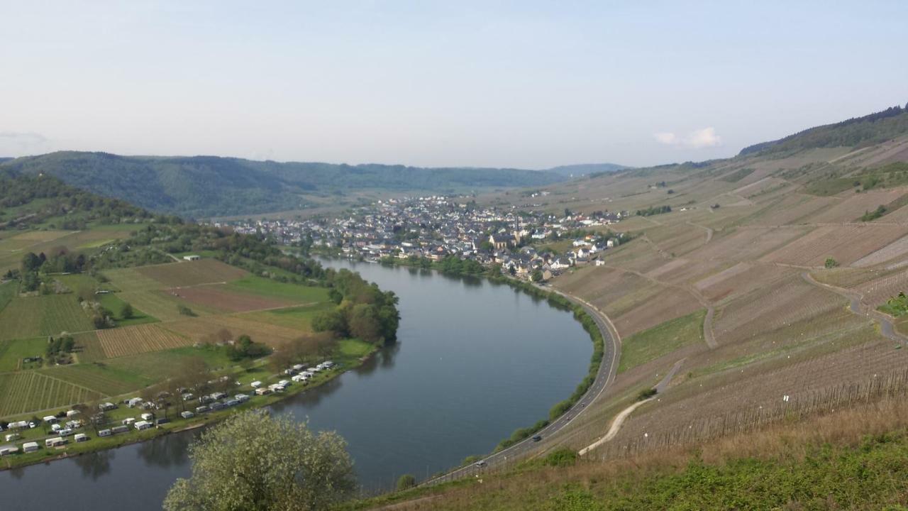 Der Weinladen Apartment Krov Luaran gambar